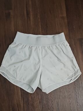 Lululemon Hotty Hot Short 4" *Logo Size 6